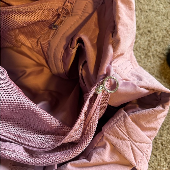 Lululemon on my level pink bag - Picture 5 of 10